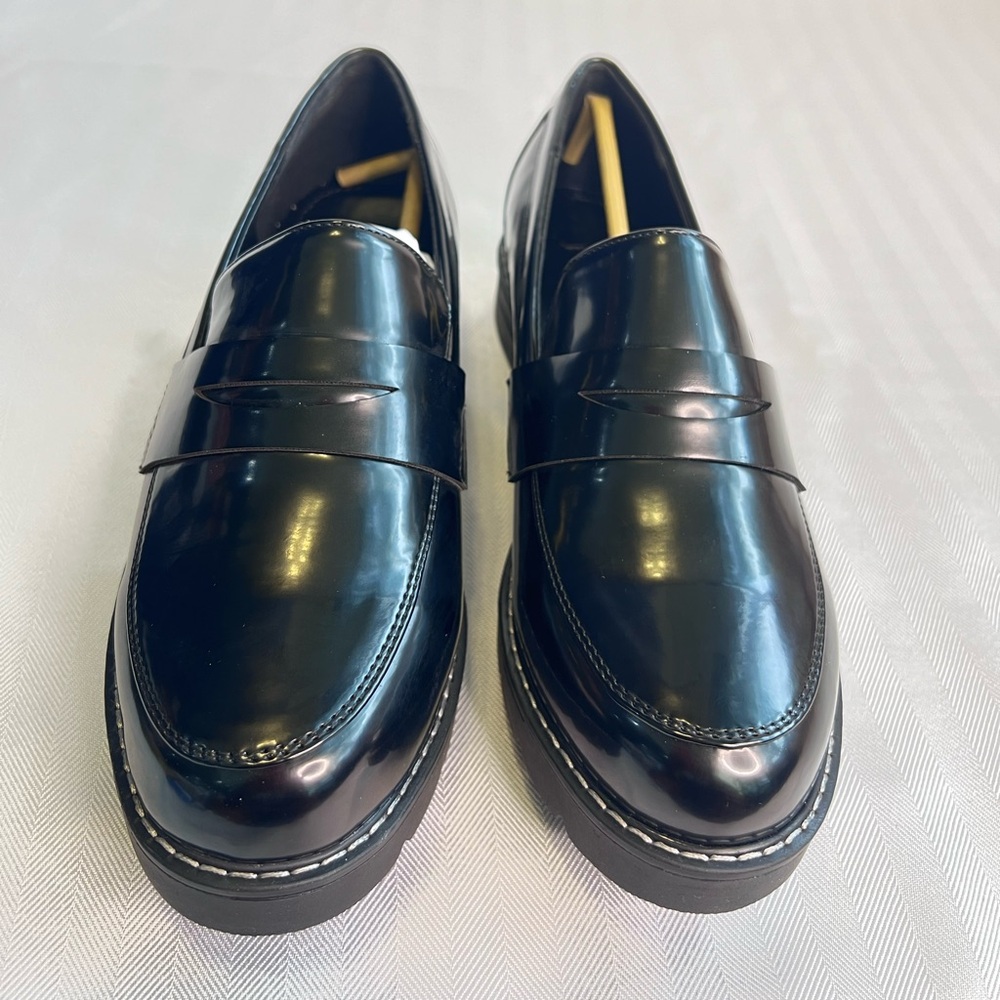 JustFab Black Skiny Loafers Size 10